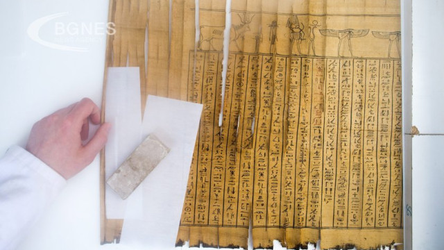 Newly read passages from a papyrus scroll buried under layers of volcanic ash after Mount Vesuvius erupted in AD 79 may shed light on the final hours of Plato 30 04 2024